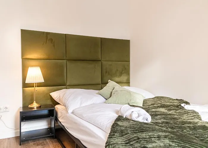 Διαμέρισμα Elegant 2-bedroom With Shared Garden Near U6 Schoepfwerk Βιέννη